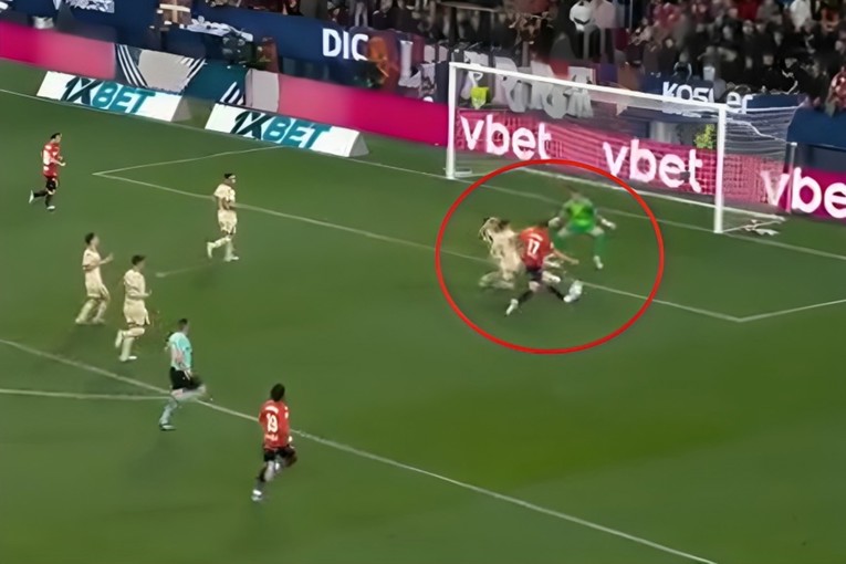 VIDEO Budimir je izveo majstoriju protiv Barcelone. Stativa je spriječila gol