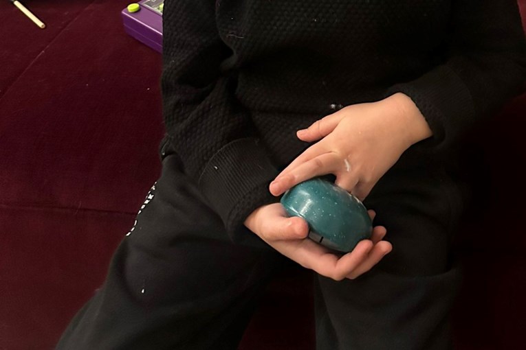 Dječaku u Zagrebu prstić zapeo u igrački, spasili ga vatrogasci