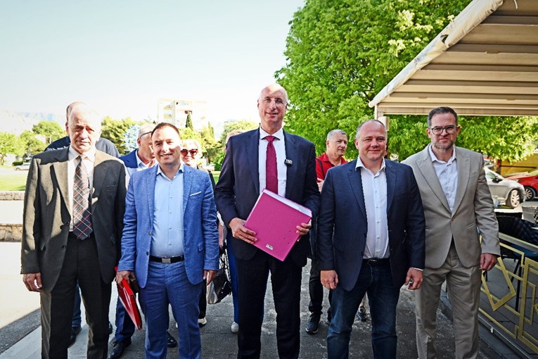 Puljak predao potpise: Nastavit ćemo politiku uvođenja reda