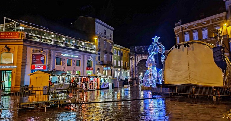 U Puli zakupili adventske kućice pa tražili povrat novca zbog kiše. Neće ga dobiti