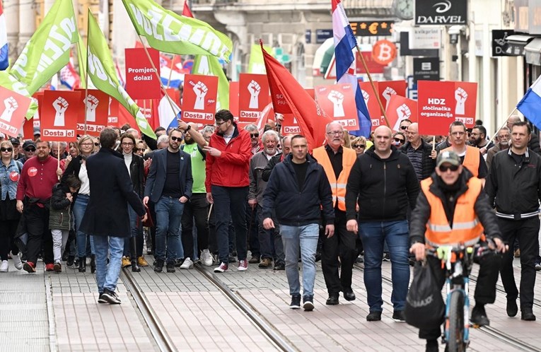 VIDEO Veliki prosvjed protiv HDZ-a u pet gradova. Benčić: Za korupciju stroge kazne