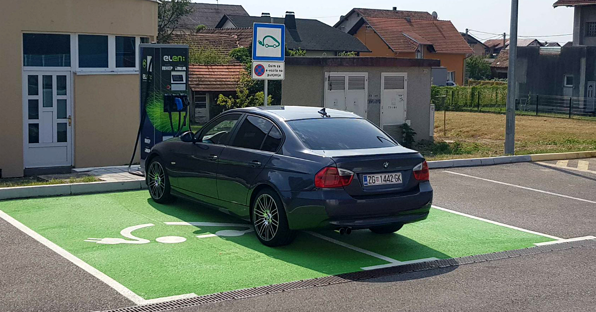 Vozači BMW-a su na lošem glasu, evo kako parkiraju