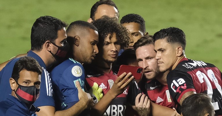VIDEO Drama u Brazilu. Internacional ganjao titulu, Flamengo ga gledao na mobitelu
