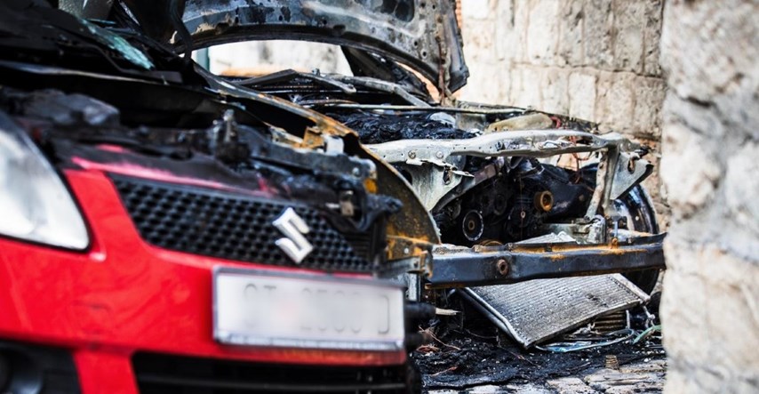 BMW koji je noćas zapaljen pripada ranjenom u krvavom okršaju u Kaštelima