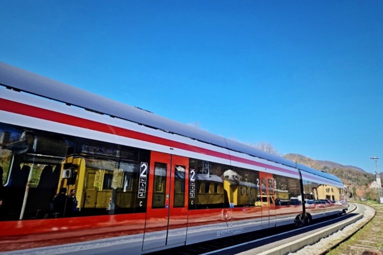 Novi dizel-električni vlak obavio prvu vožnju između Krapine i Zagreba