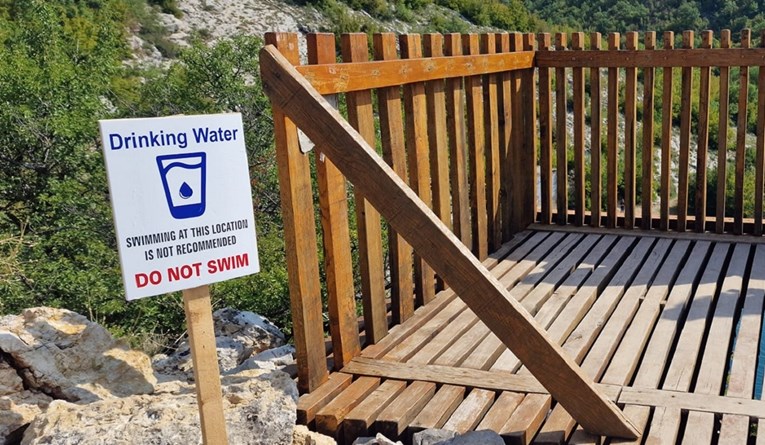 Vijećnik postavio upozorenje kako se turisti ne bi kupali na izvoru Cetine
