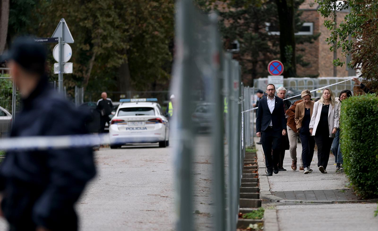 Učenik ranjen u zagrebačkoj školi i dalje na intenzivnoj. Pri svijesti je
