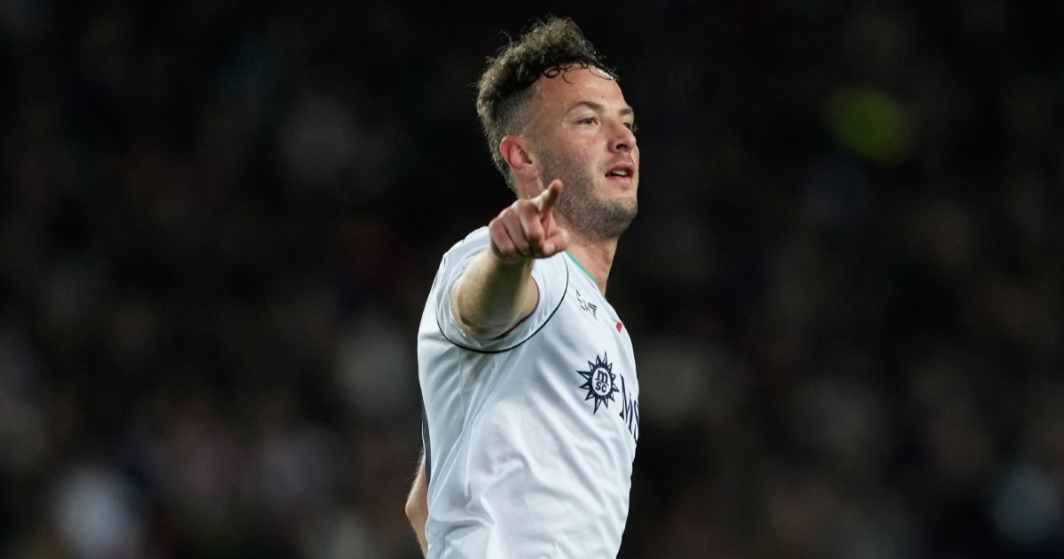 Dinamo ga je prodao za 3.5 mil. €. Odbio je Saudijce i Engleze da ostane u Napoliju