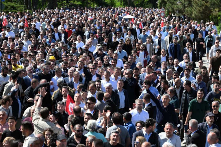 Komunistička stranka organizirala prosvjed protiv NATO-a u Turskoj, 100 privedenih