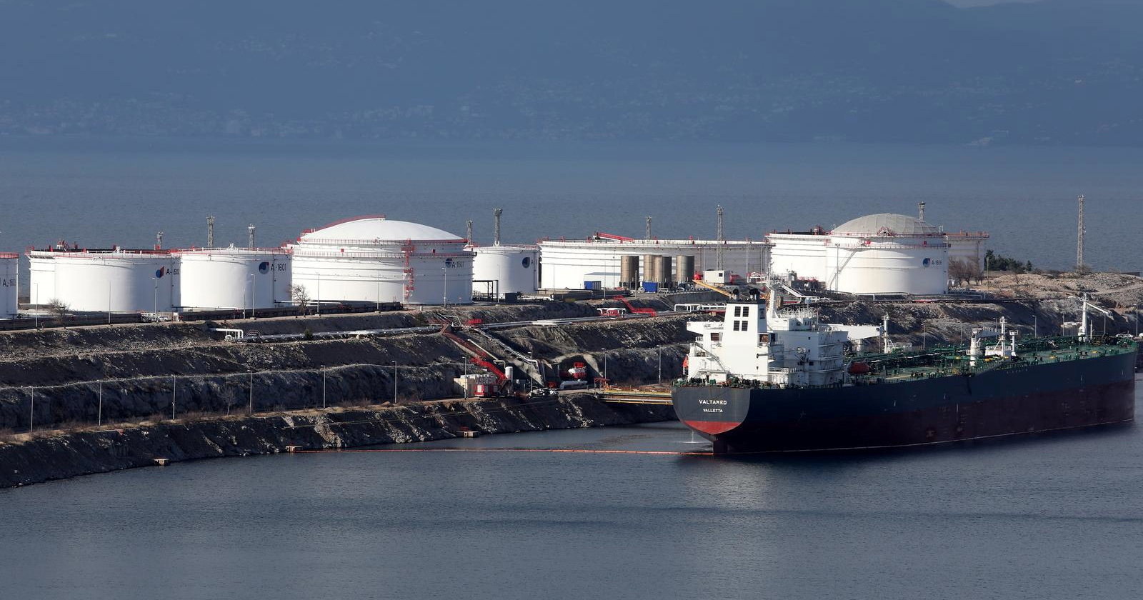 Janaf od danas ponovno šalje naftu u Srbiju