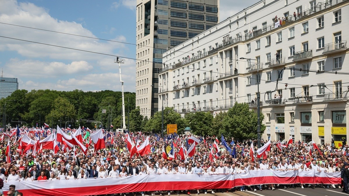 Deseci tisuća ljudi na predsjedničkim predizbornim skupovima u Varšavi