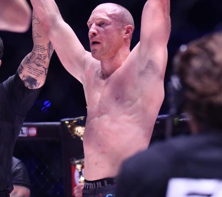 VIDEO Dominacija hrvatske braće u KSW-u. Andi Vrtačić brutalno istukao Poljaka