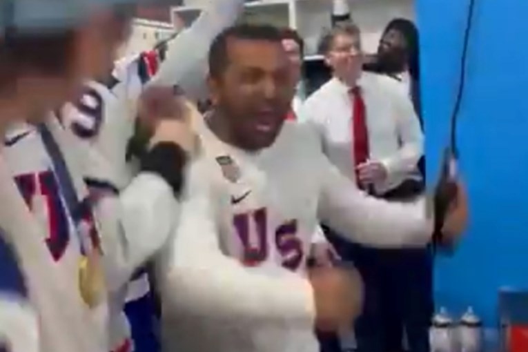 VIDEO Ovo je šef FBI-ja, slavi zlatnu medalju američkih hokejaša