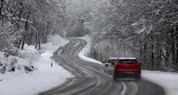 Policija: Na cestama su zimski uvjeti, koristite zimsku opremu i budite oprezni
