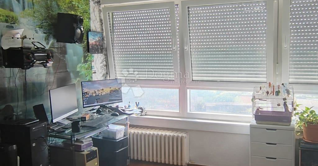 U Utrini se prodaje garsonijera na 16. katu s otvorenim pogledom, cijena 90.000 €