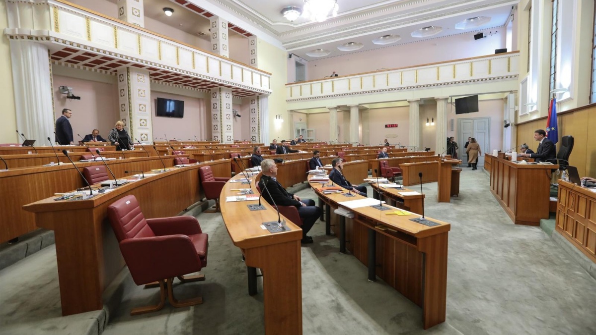 Ovi saborski zastupnici završili su samo srednju školu