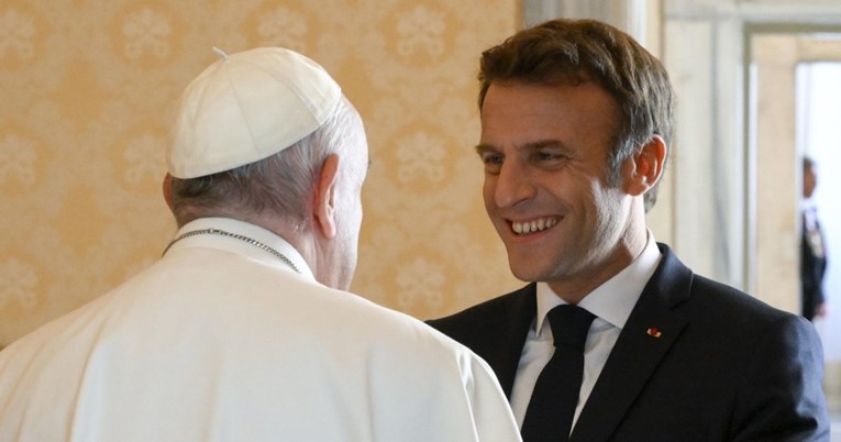 Macron došao u Vatikan, s Papom razgovarao o Ukrajini