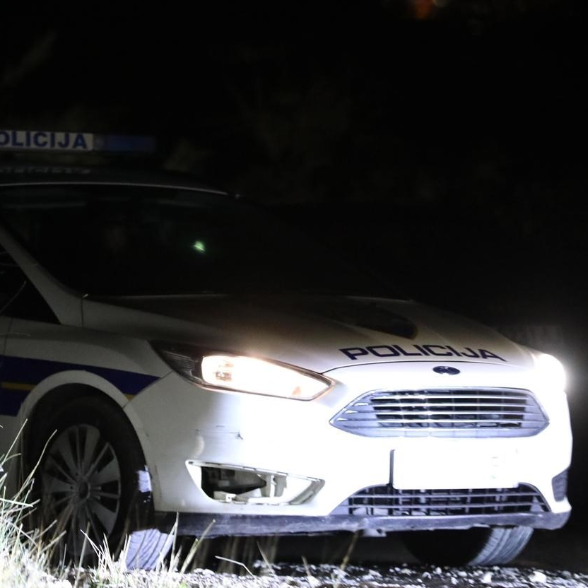 Kod Šibenika kazneno prijavljen Slovenac zbog droge, u Kukljici Srbin zbog tučnjave