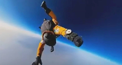 Tri Rusa padobranima skočila iz stratosfere na Sjeverni pol, pogledajte snimku