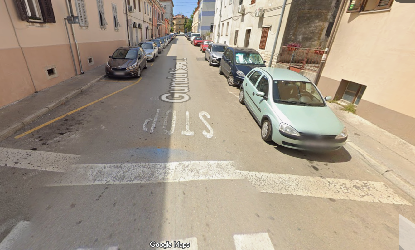 Vozač romobila u Puli imao drogu, noževe i bio na tjeralici