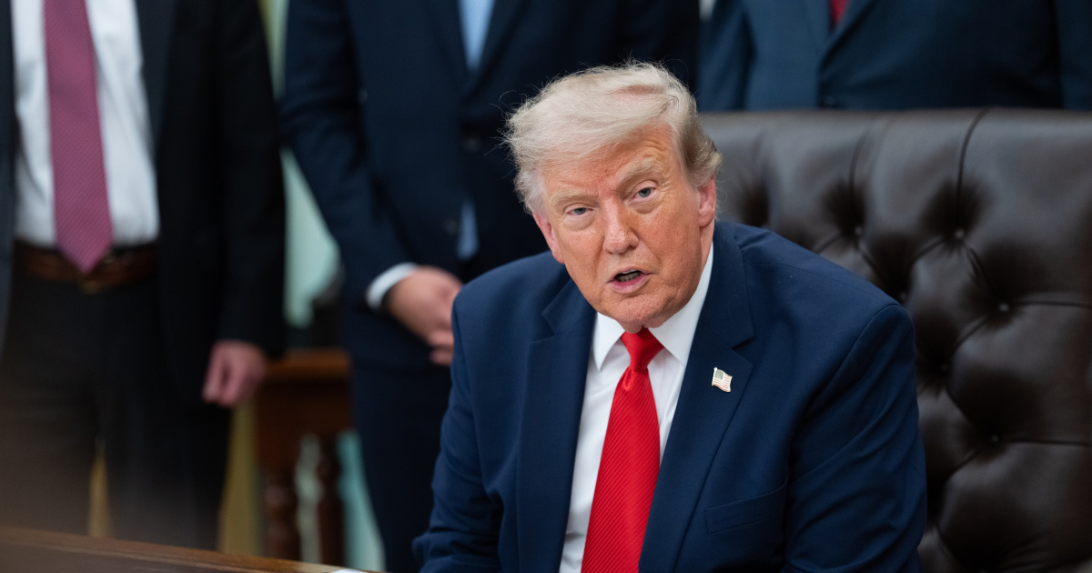 Trump razmatra strožu kontrolu AI-ja: "Ne smijemo prepustiti vodstvo Kini"