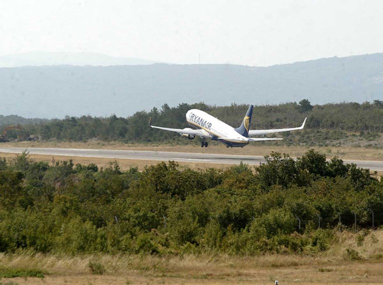Avion iz Tunisa s 14 putnika sletio na otok Krk