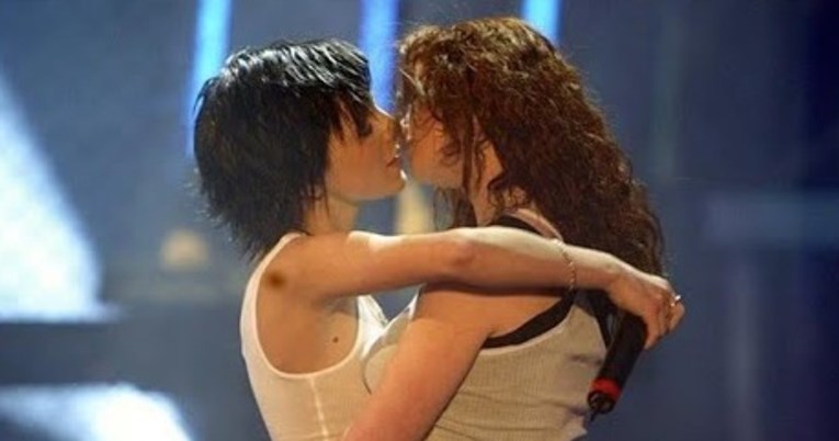 Ruskinje koje su 2002. podigle prašinu strastvenim poljupcem u spotu najavile koncert