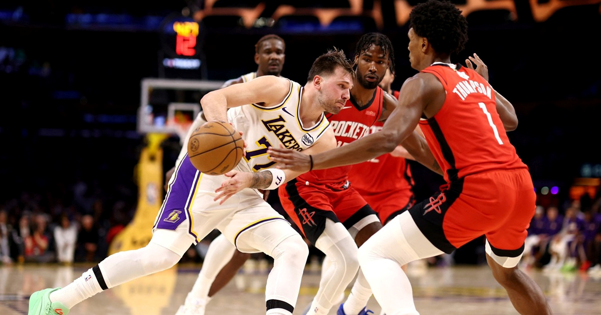 Dončić i LeBron nemoćni u božićnoj partiji pred svojim navijačima