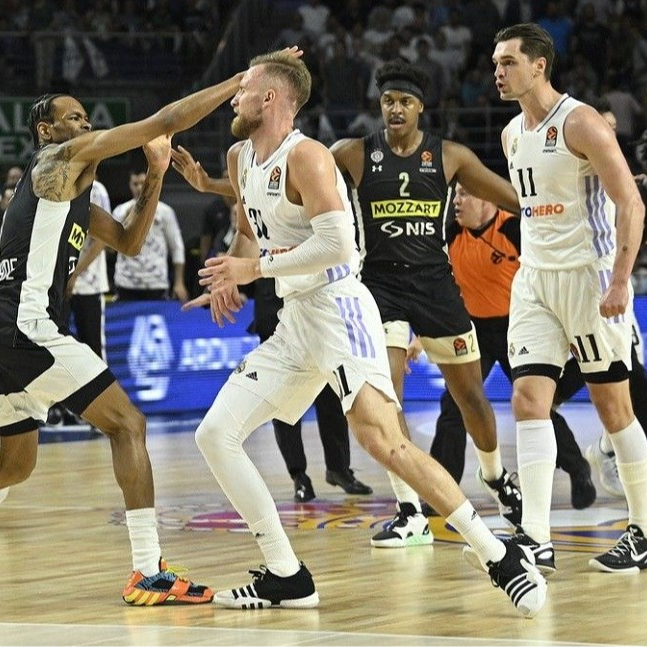Partizanovci su mlatili Musu. Hezonja mu je krenuo pomoći, ali tada se dogodio šok