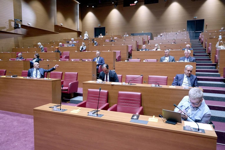 Odbijen prijedlog SDP-a, Vlada će novim zakonom regulirati prodaju energetskih pića