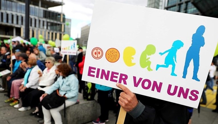 Njemačka će zabraniti moliteljima maltretiranje žena pred bolnicama