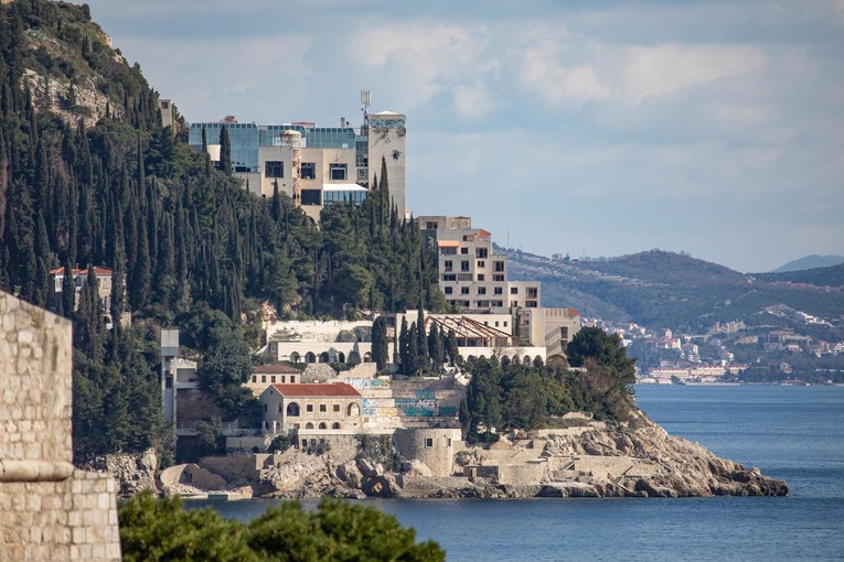 Britanka dubrovačkom hotelu pokušala uvaliti lažne eure. Uhvaćena je