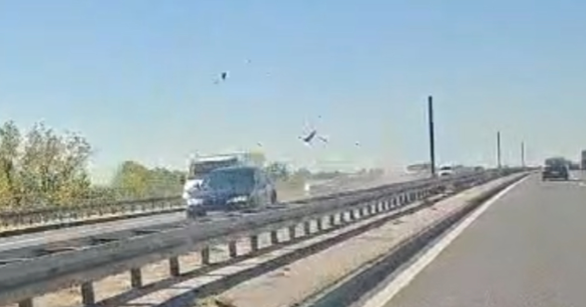 Snimljen trenutak teške prometne kod Zagreba. Jurio u kontra smjeru, auto smrskan