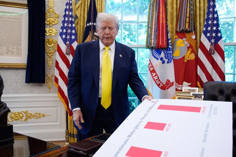 Američki proračun utonuo dublje u minus unatoč rekordnom prihodu od carina