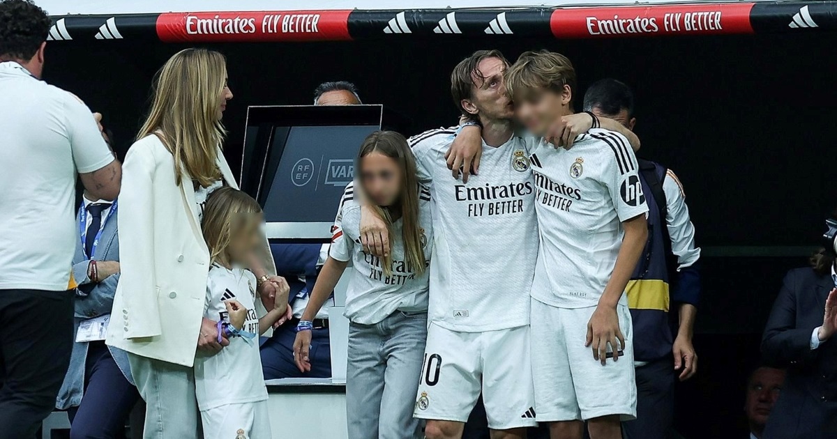 FOTO Modrić se u suzama oprostio od Reala, grlio djecu i suprugu poslije utakmice