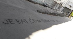 Kod biračkog mjesta u Splitu osvanuo grafit: "Je*at ćemo srpske žene i djecu"