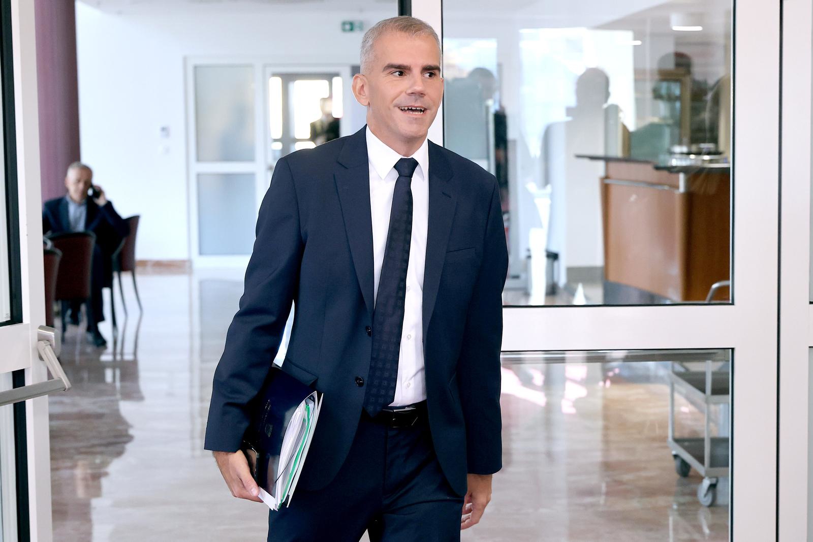 SOA još 2022. znala za otpad, šefovi Carine i DIRH-a pobjegli od novinara
