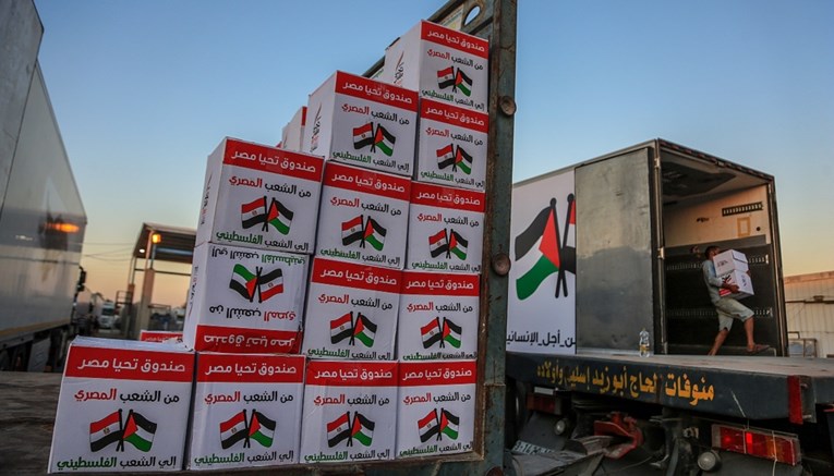 Egipat pomaže u obnovi Gaze, šalju građevinsku opremu i radnike