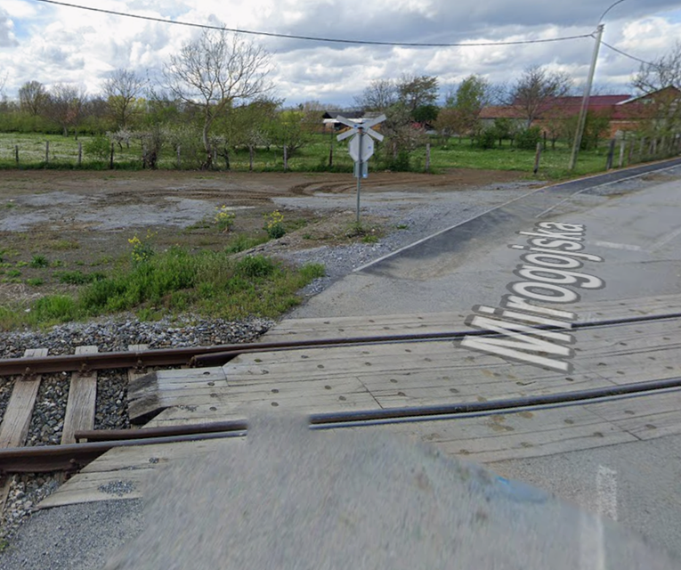 Muškarac u Slavoniji autom se zabio u vlak