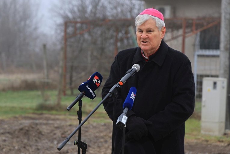 Biskup Košić protivi se velikim peradarskim farmama. Pozvao se na papu Franju