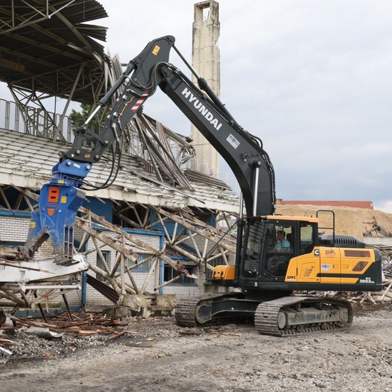 FOTO Ruši se zapadna tribina u Kranjčevićevoj. Kroz 3 tjedna kreće izgradnja stadiona