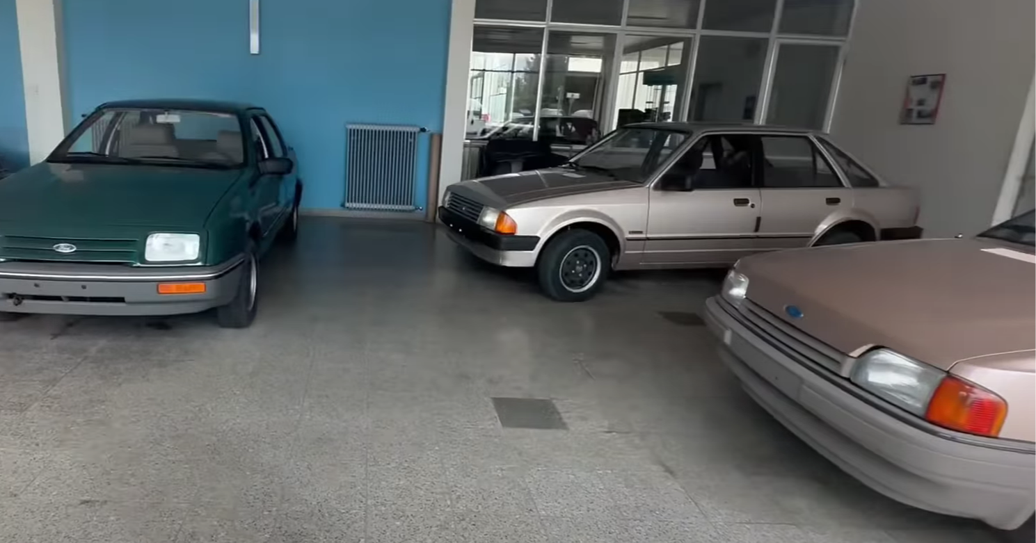 VIDEO U ovom Fordovom salonu vrijeme je stalo: Escorti i Sierre još čekaju kupce