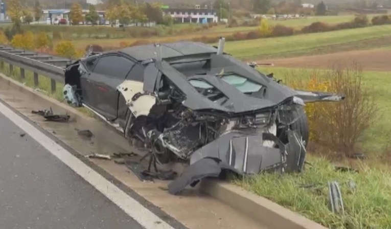 Lamborghini se zabio u ogradu na A1
