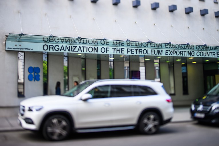 Cijene nafte stabilne nakon sastanka OPEC-a