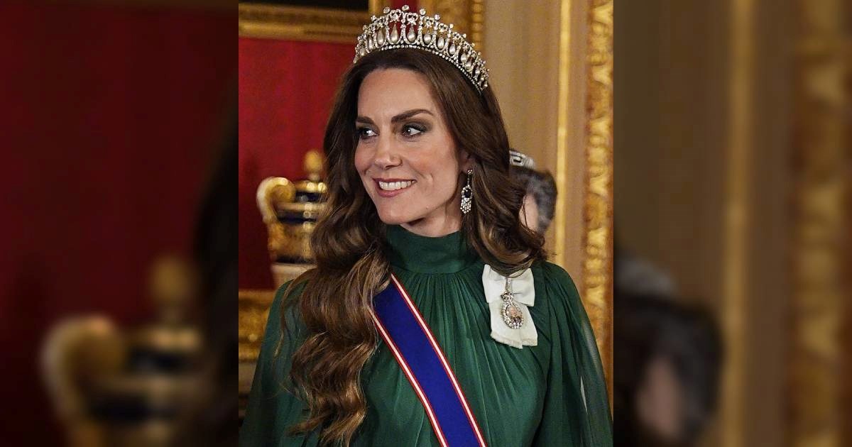 Kate Middleton na banketu nosila Dianinu tijaru i Elizabetine naušnice