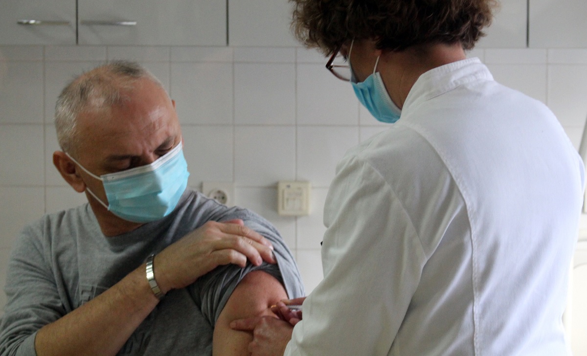 Cijepio se predsjednik Epidemiološkog društva: "Hrvati su razumni, nema straha"