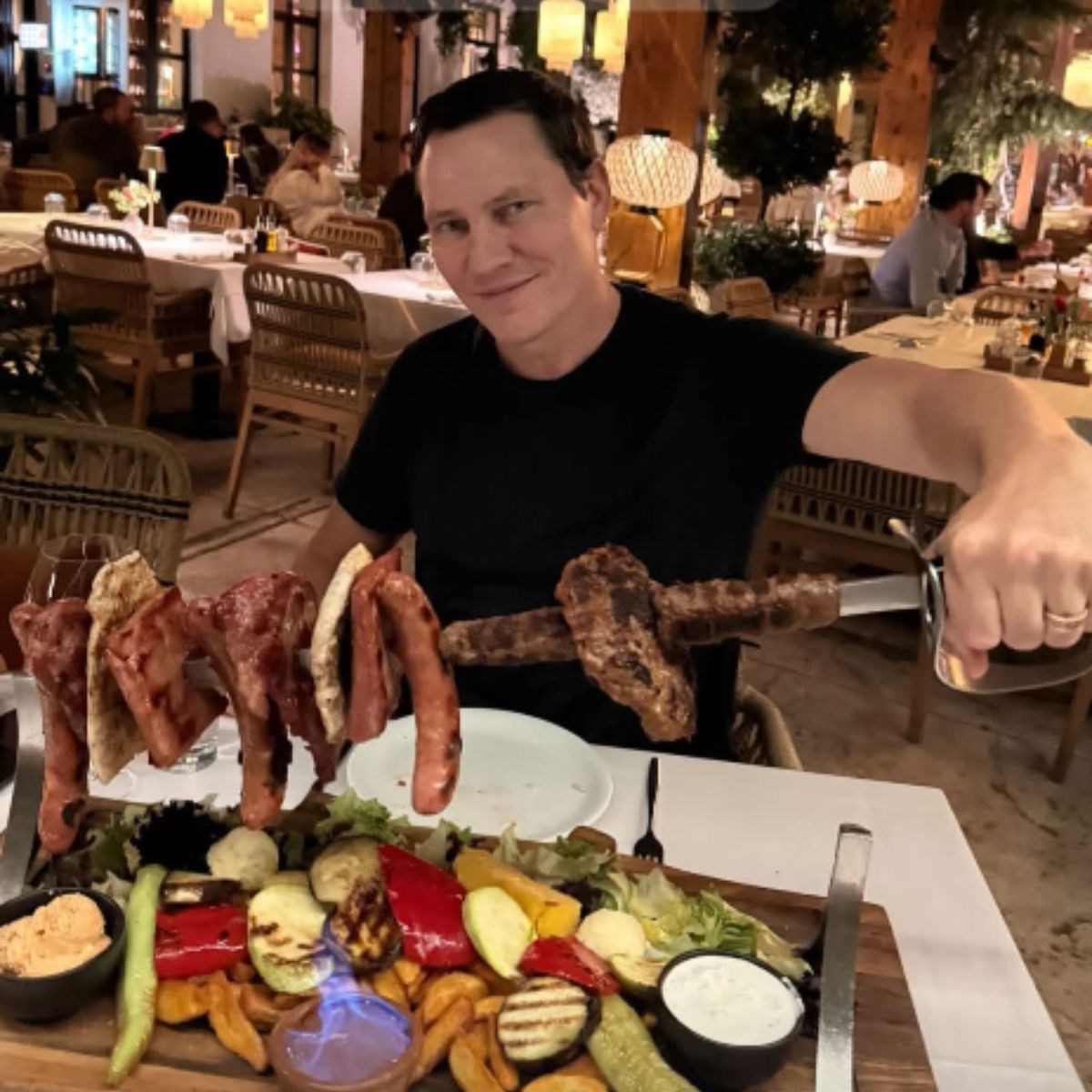 Tiësto prije Ultre posjetio Beograd, objavio fotku s večere
