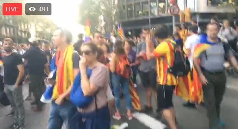 Kaos u Barceloni: Stotine tisuća na ulici, Indexova reporterka upala u stampedo