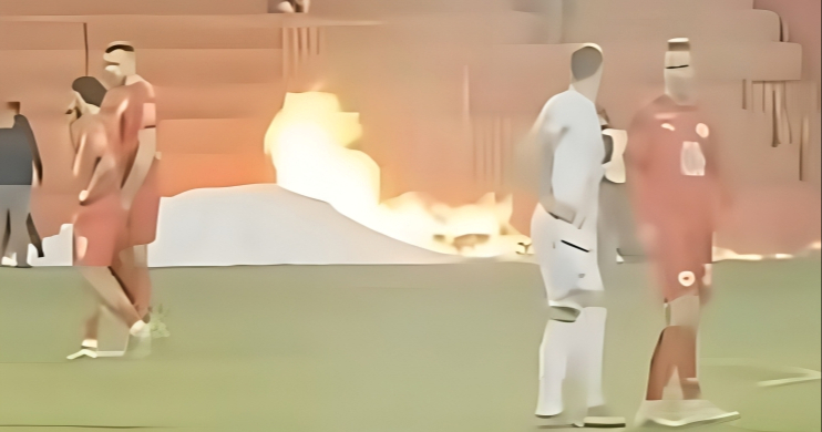 VIDEO Nestvarne scene u Mostaru. Navijači zapalili požar uz teren, derbi prekinut