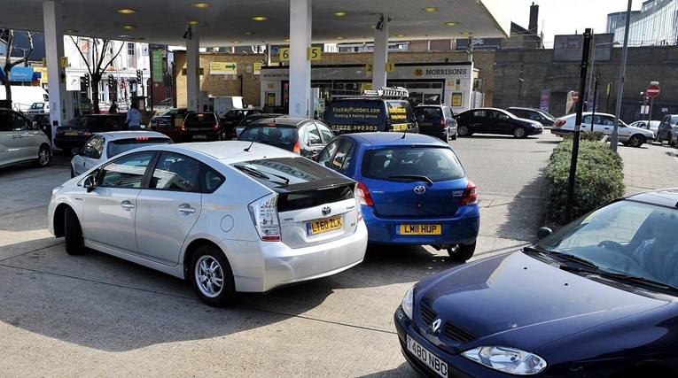 Britanci panično kupuju, benzinske postaje ostale bez goriva